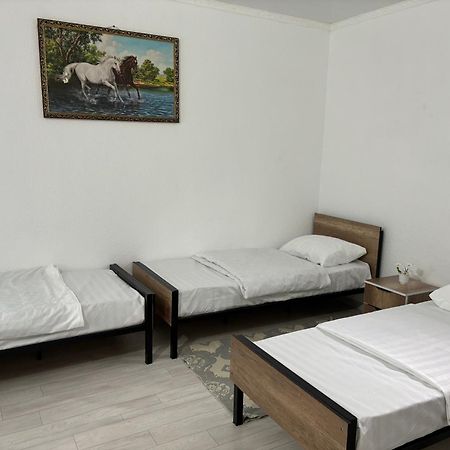 Hostel,Halal Хостел,Халал Tokmok エクステリア 写真