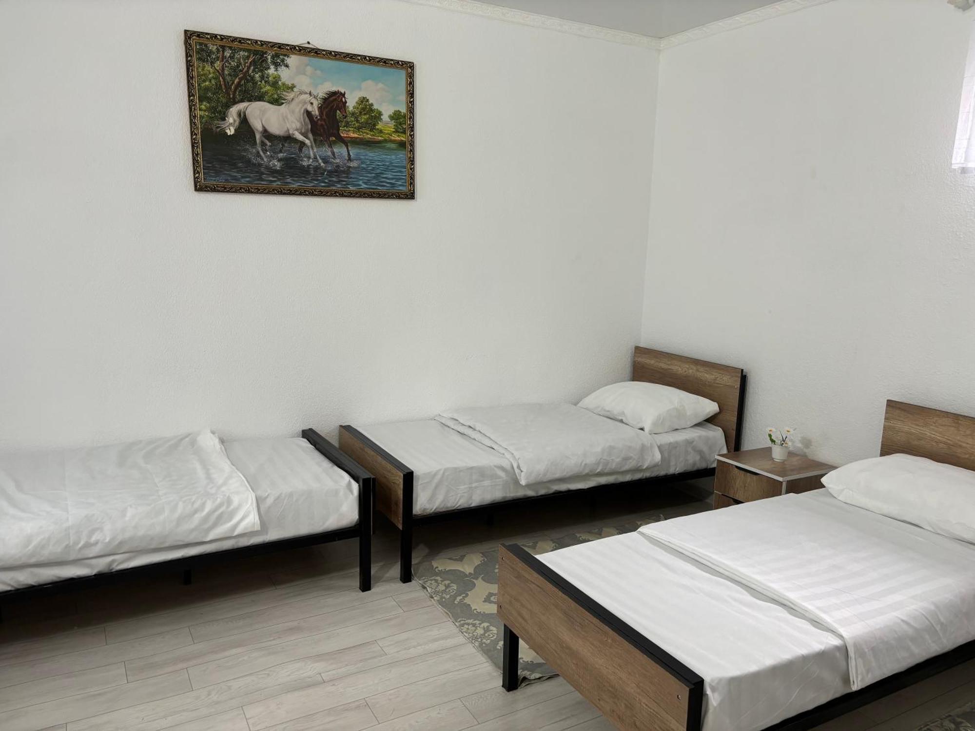 Hostel,Halal Хостел,Халал Tokmok エクステリア 写真