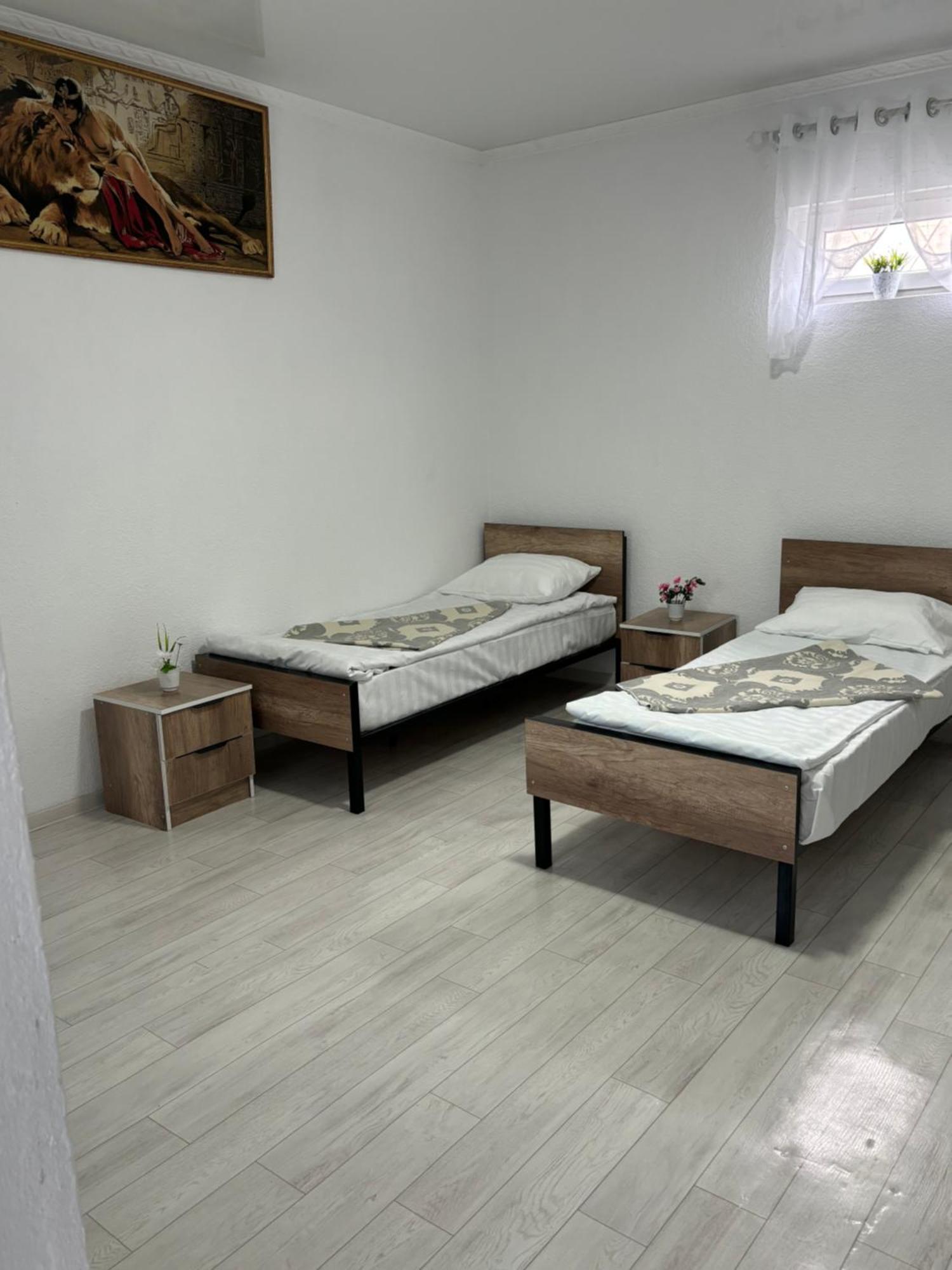 Hostel,Halal Хостел,Халал Tokmok エクステリア 写真