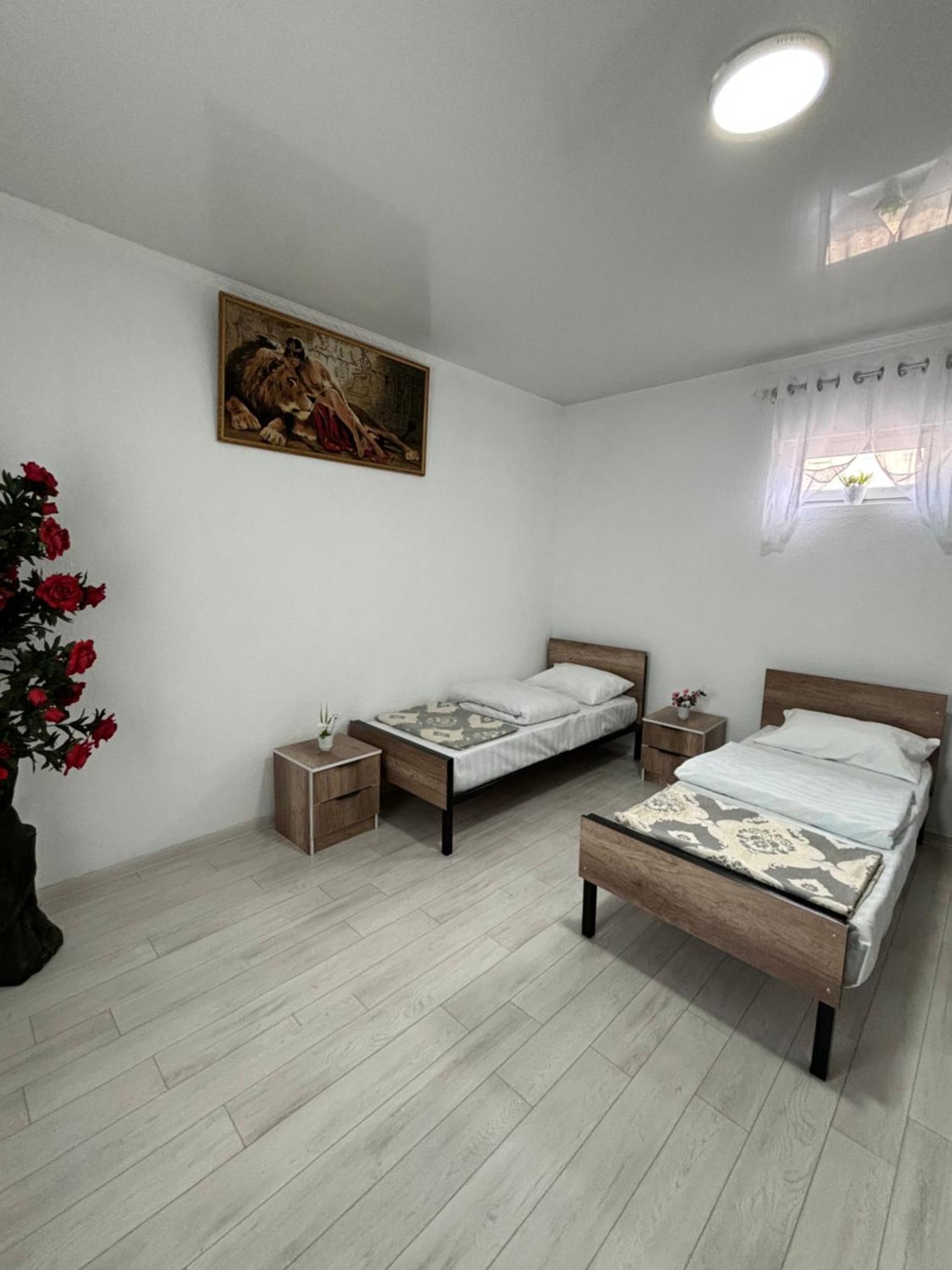 Hostel,Halal Хостел,Халал Tokmok エクステリア 写真