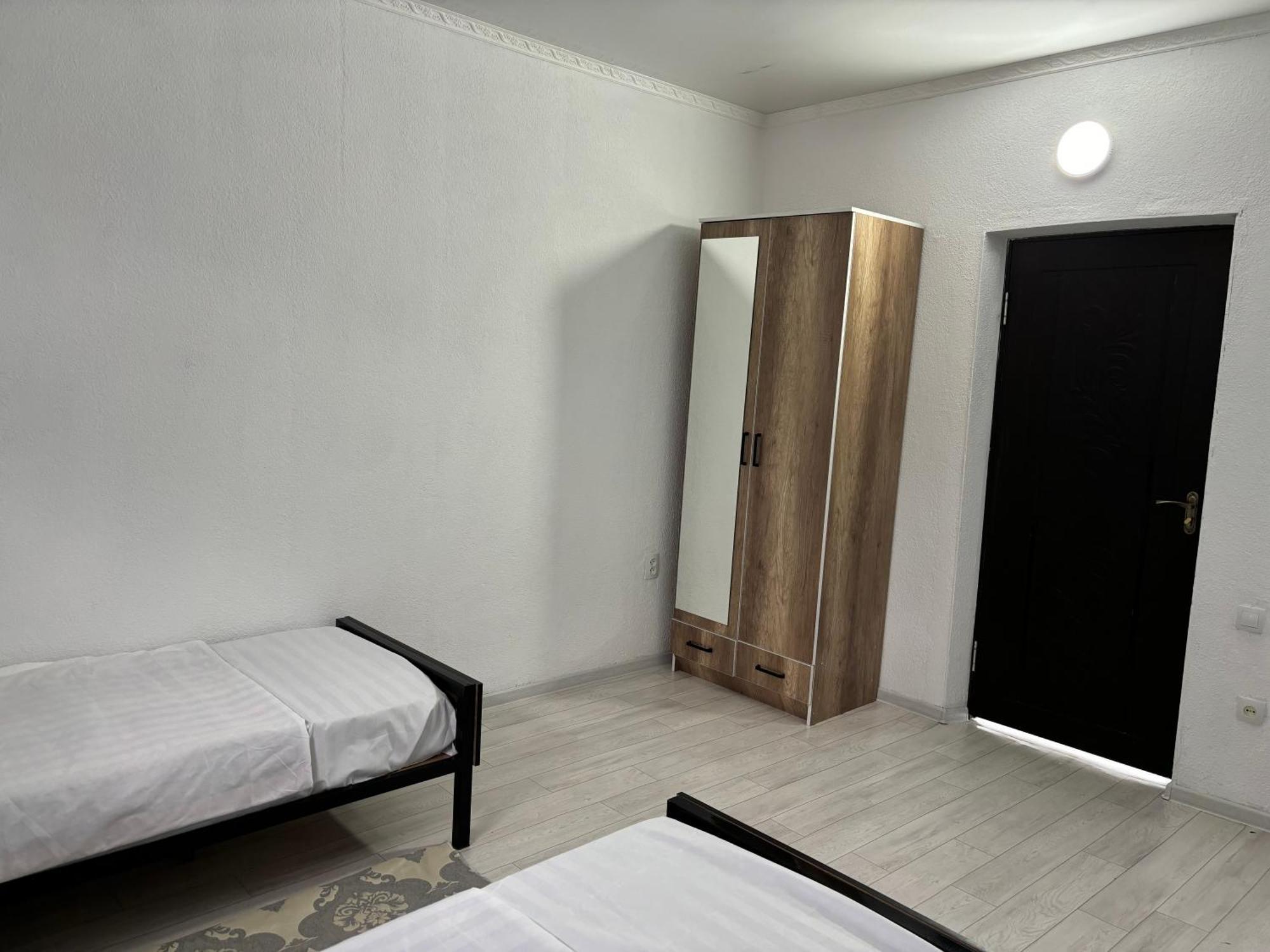 Hostel,Halal Хостел,Халал Tokmok エクステリア 写真