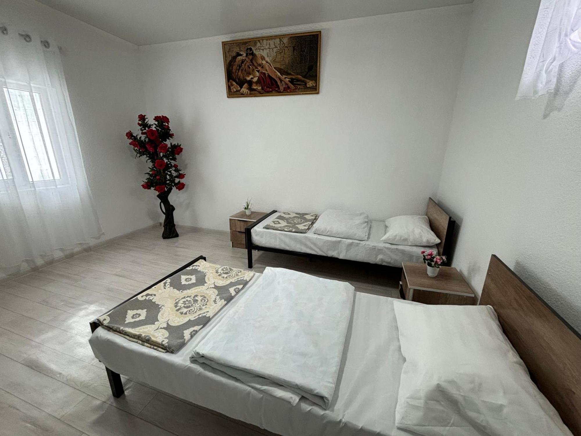 Hostel,Halal Хостел,Халал Tokmok エクステリア 写真