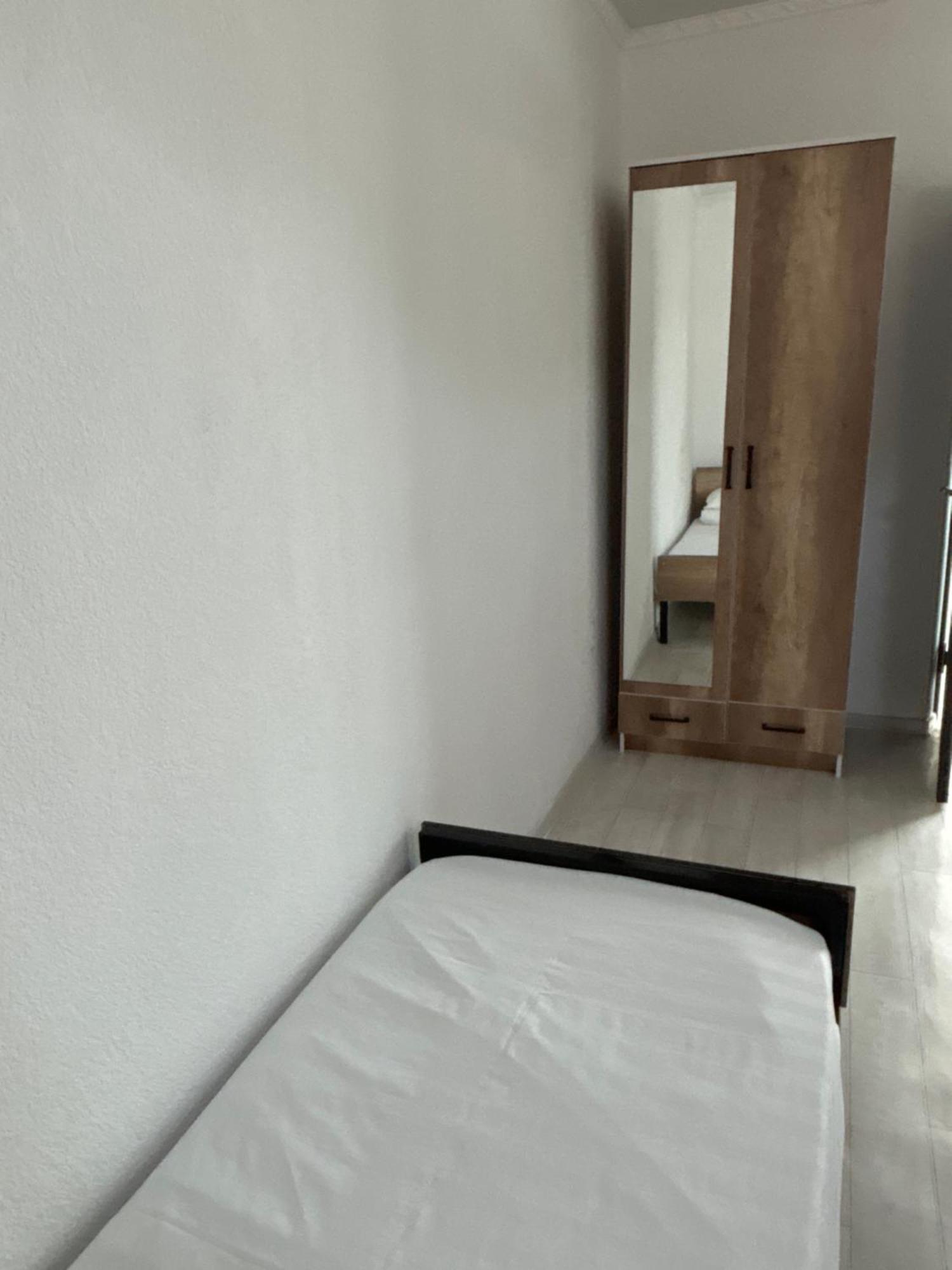 Hostel,Halal Хостел,Халал Tokmok エクステリア 写真
