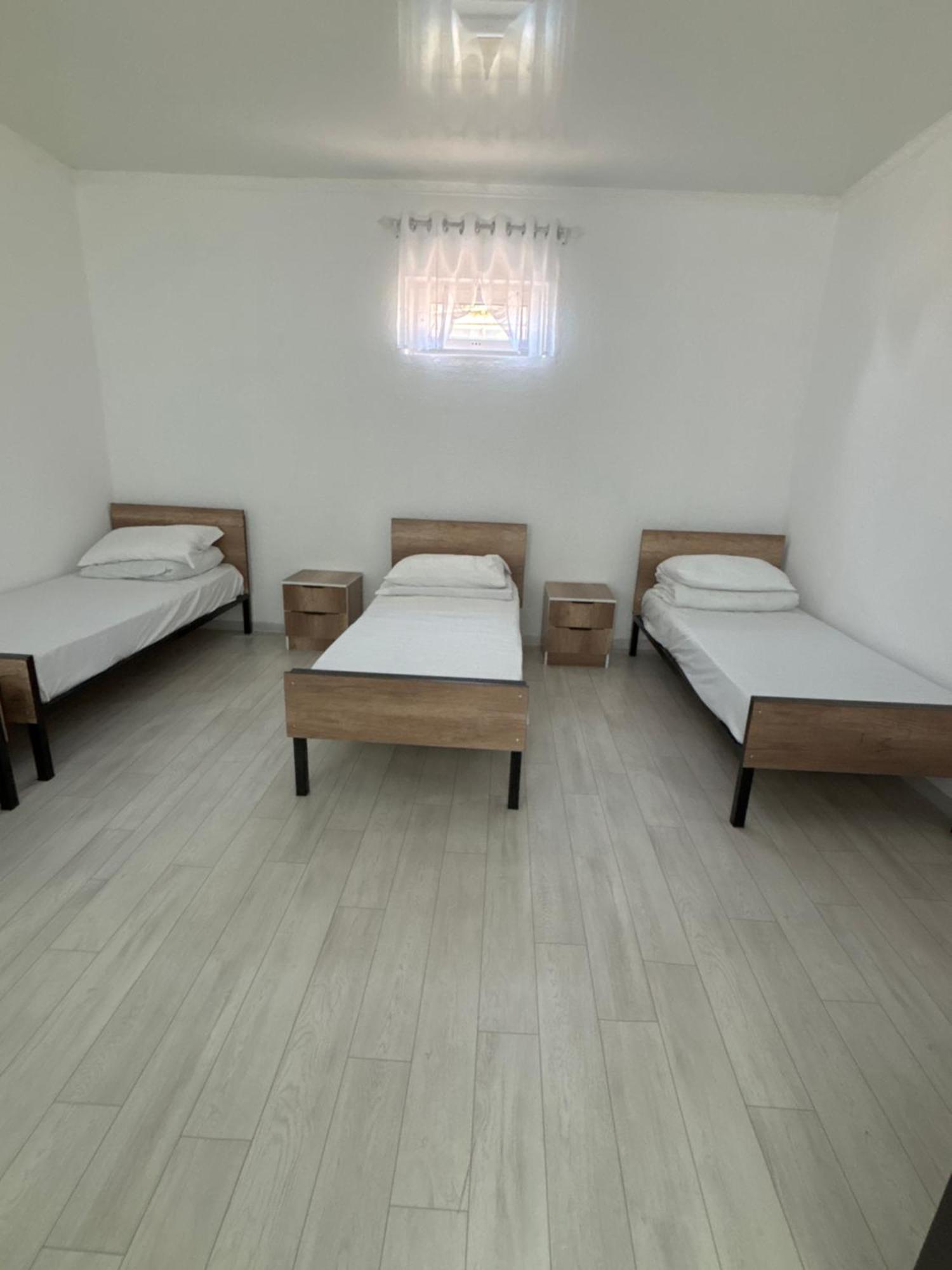 Hostel,Halal Хостел,Халал Tokmok エクステリア 写真