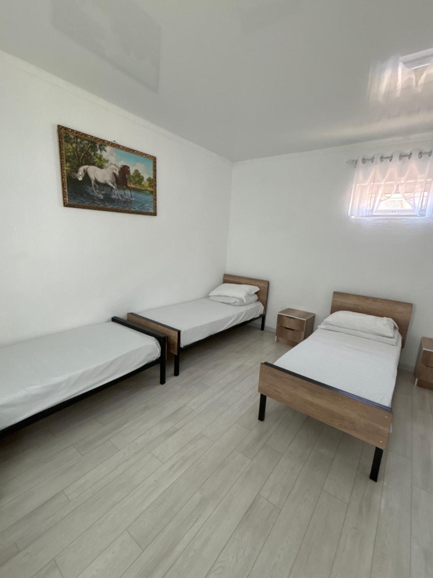 Hostel,Halal Хостел,Халал Tokmok エクステリア 写真