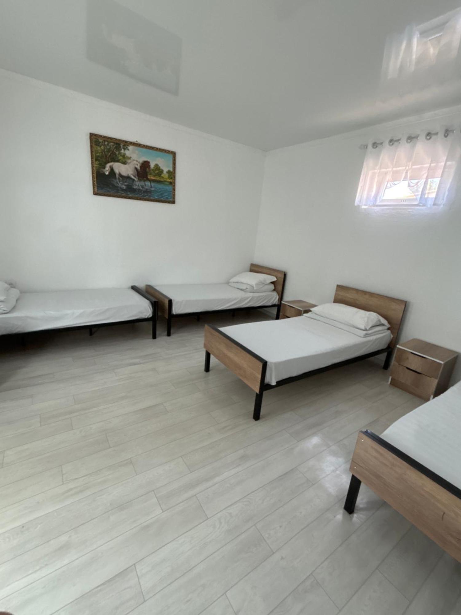 Hostel,Halal Хостел,Халал Tokmok エクステリア 写真