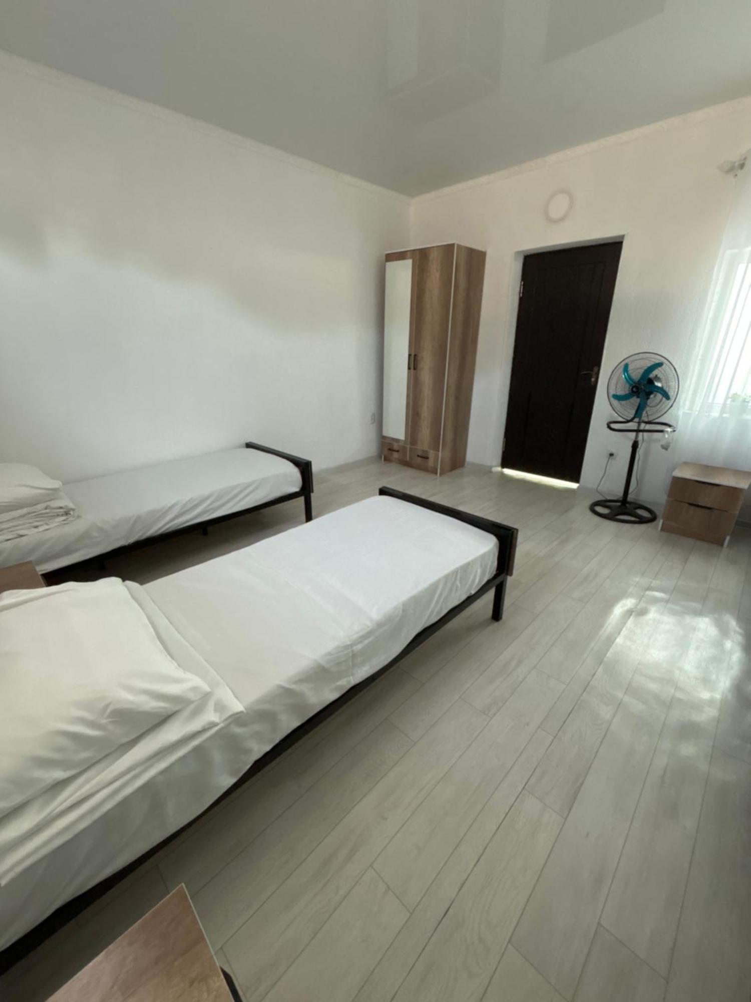 Hostel,Halal Хостел,Халал Tokmok エクステリア 写真