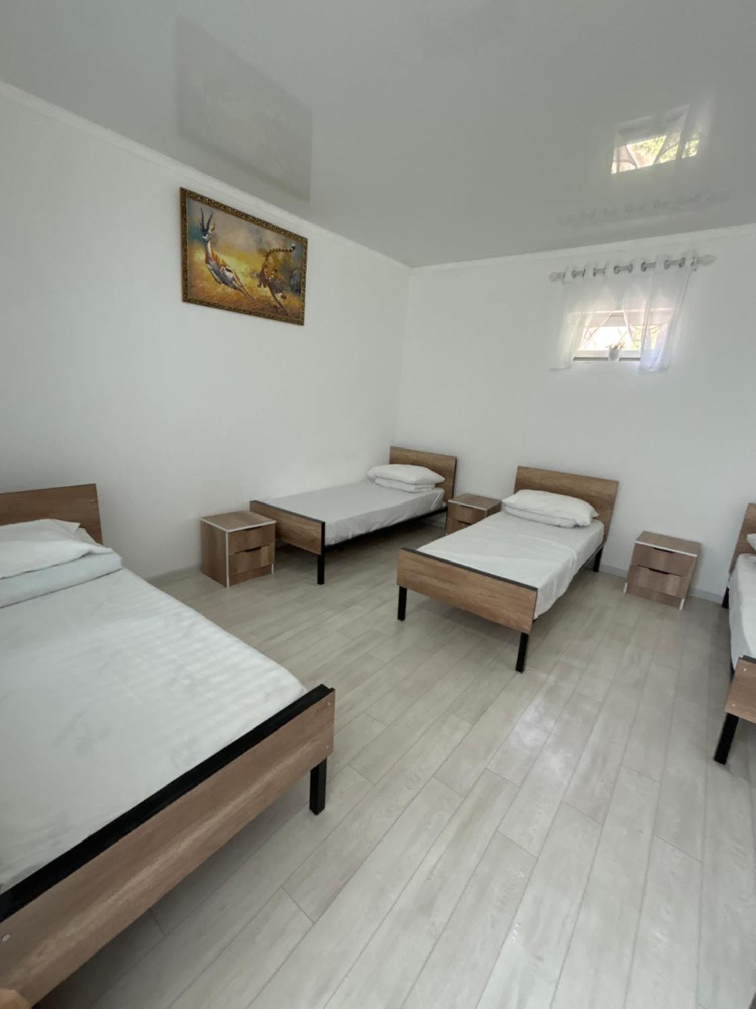Hostel,Halal Хостел,Халал Tokmok エクステリア 写真