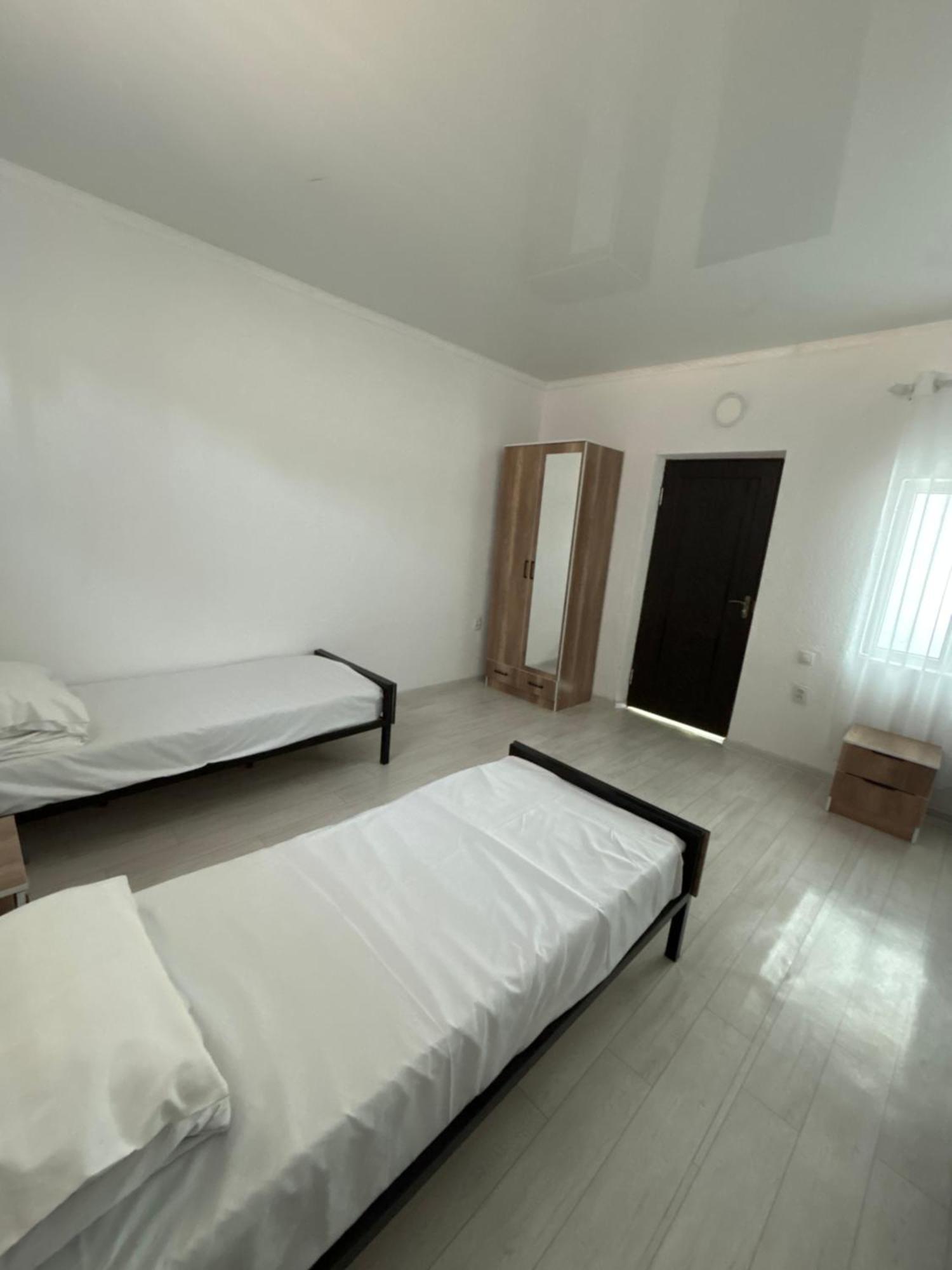 Hostel,Halal Хостел,Халал Tokmok エクステリア 写真
