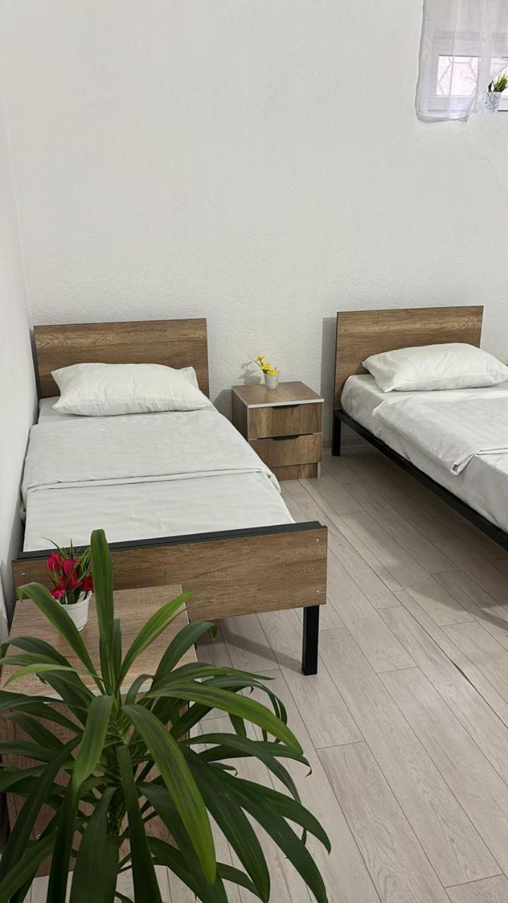 Hostel,Halal Хостел,Халал Tokmok エクステリア 写真
